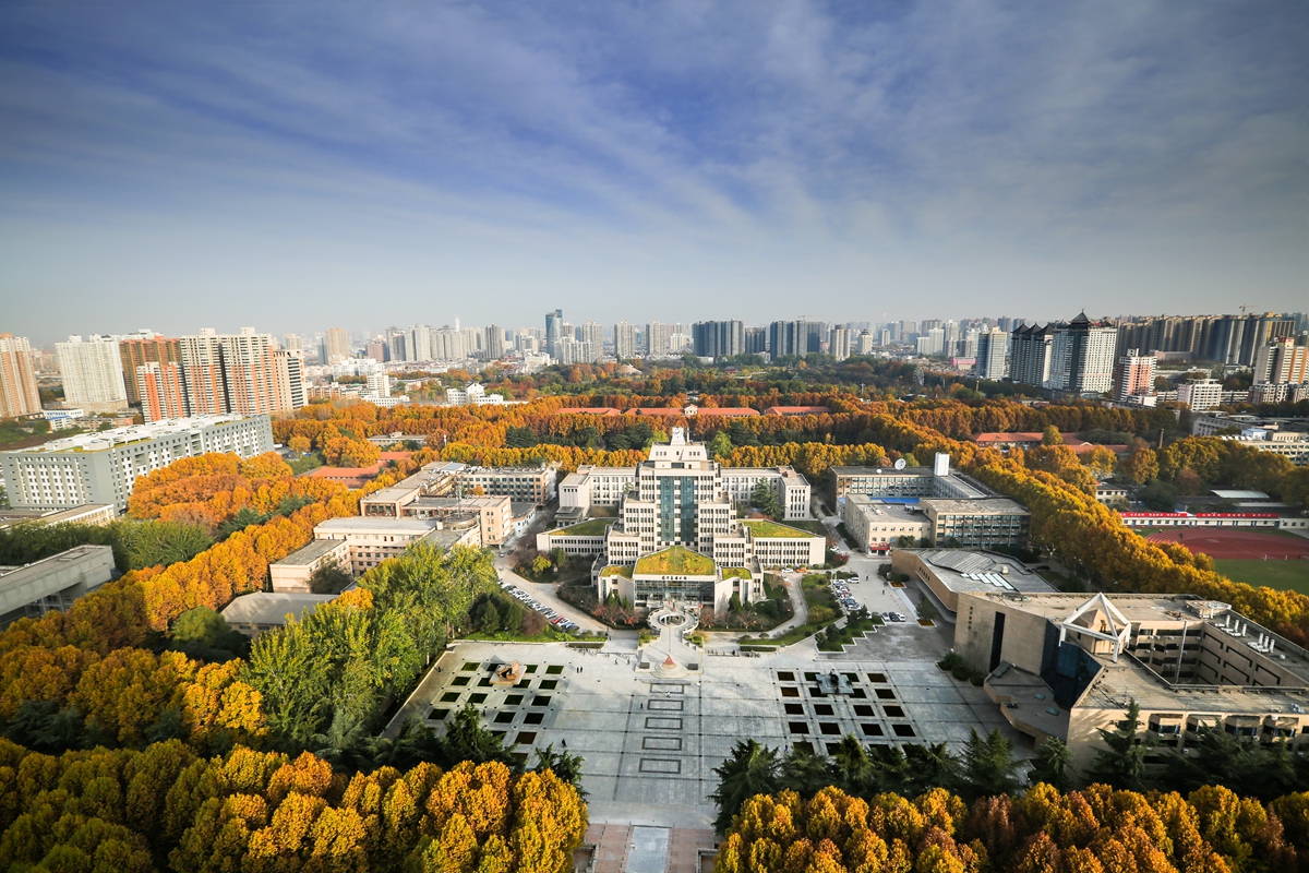 兴庆校区全景（刘鸿翔 摄）
